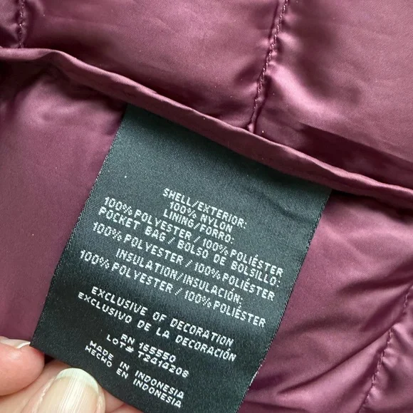 32 degrees heat quilted puffer vest Burgundy lightweight. Great for travel sizeM - Picture 9 of 10